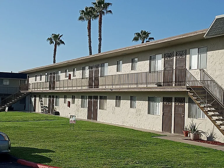 Leo's Apartments — Photo 18
