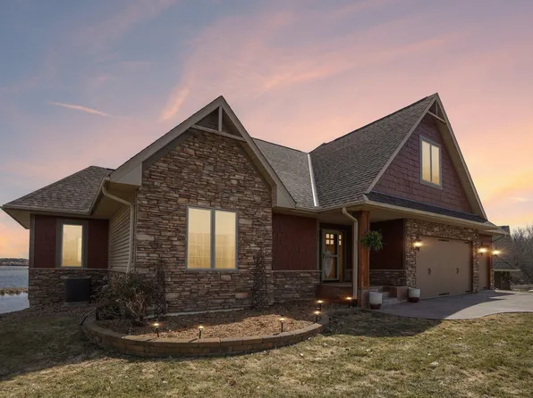 29411 Morningside Ct, Lindstrom, MN 55045