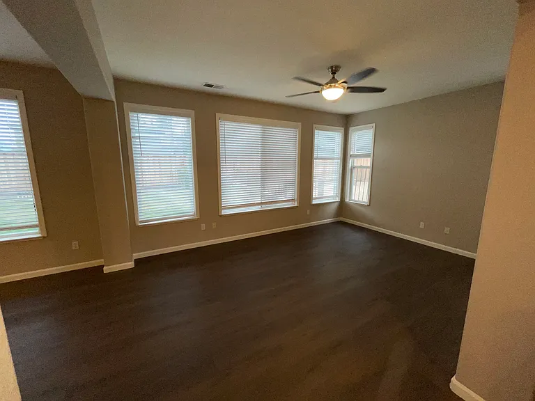 702 Quail Run Cir — Photo 10