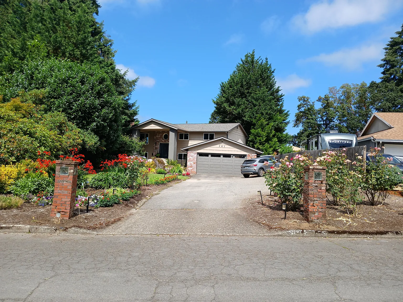 261 Amanda Court — Photo 2