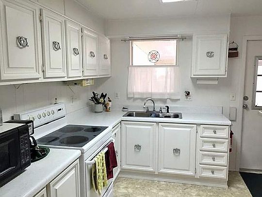 2nd image of 103 Oak Terrace Dr