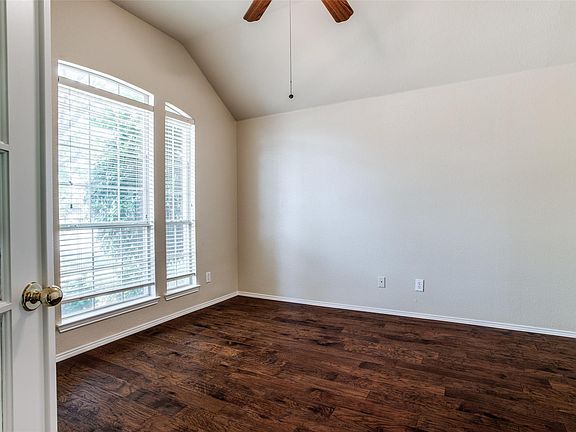4th image of 6110 Tupelo Ln
