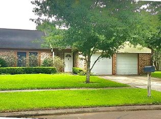 244 E Castle Harbour Dr, Friendswood, TX 77546