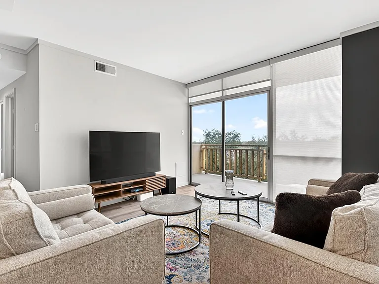 6211 W Northwest Hwy #400 — Photo 4