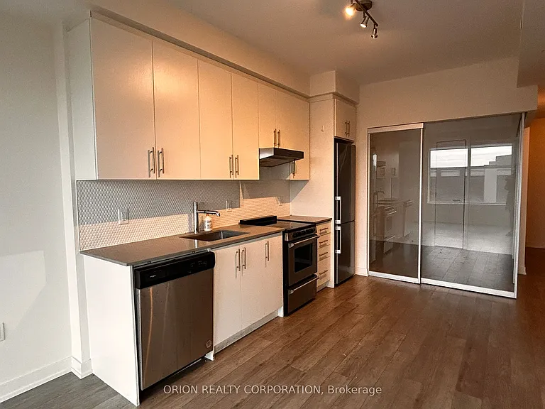 212 King William St #620 — Photo 4