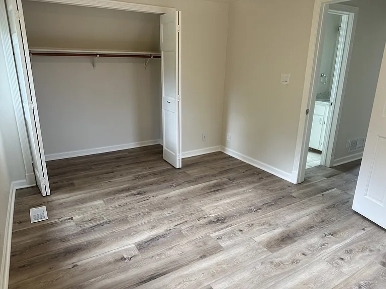 1752 S Clarkson St — Photo 11