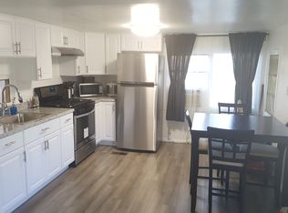 7518 Maple Leaf Ln, Sacramento, CA 95828
