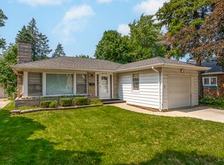 909 Manor Ct, Joliet, IL 60436