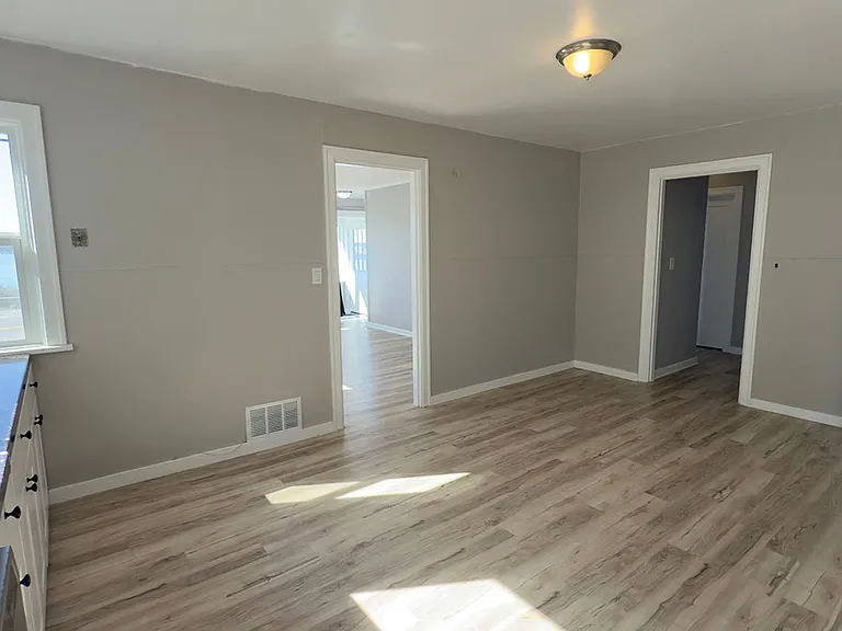 627 W Marine Dr — Photo 11
