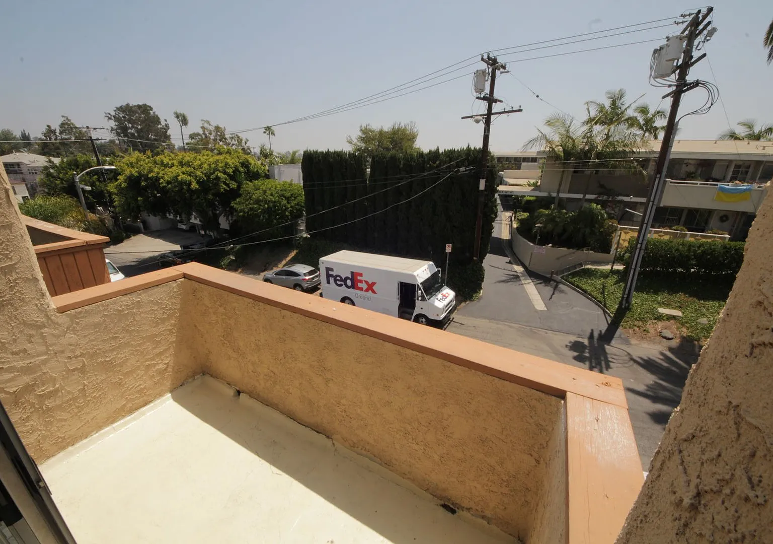 Overland Court — Photo 2