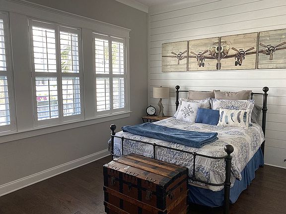 1st floor guest room