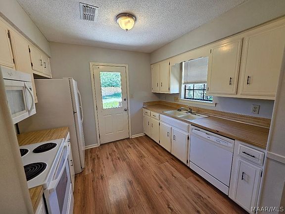 4th image of 5978 Carmel Dr