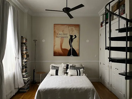 Rented by Standard Living Realty Inc | media 15