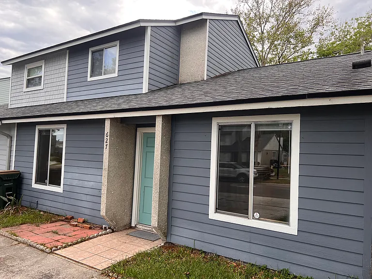 627 Aquatic Dr — Photo 2