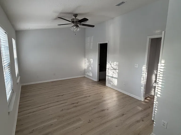 13305 Solar Dr — Photo 15