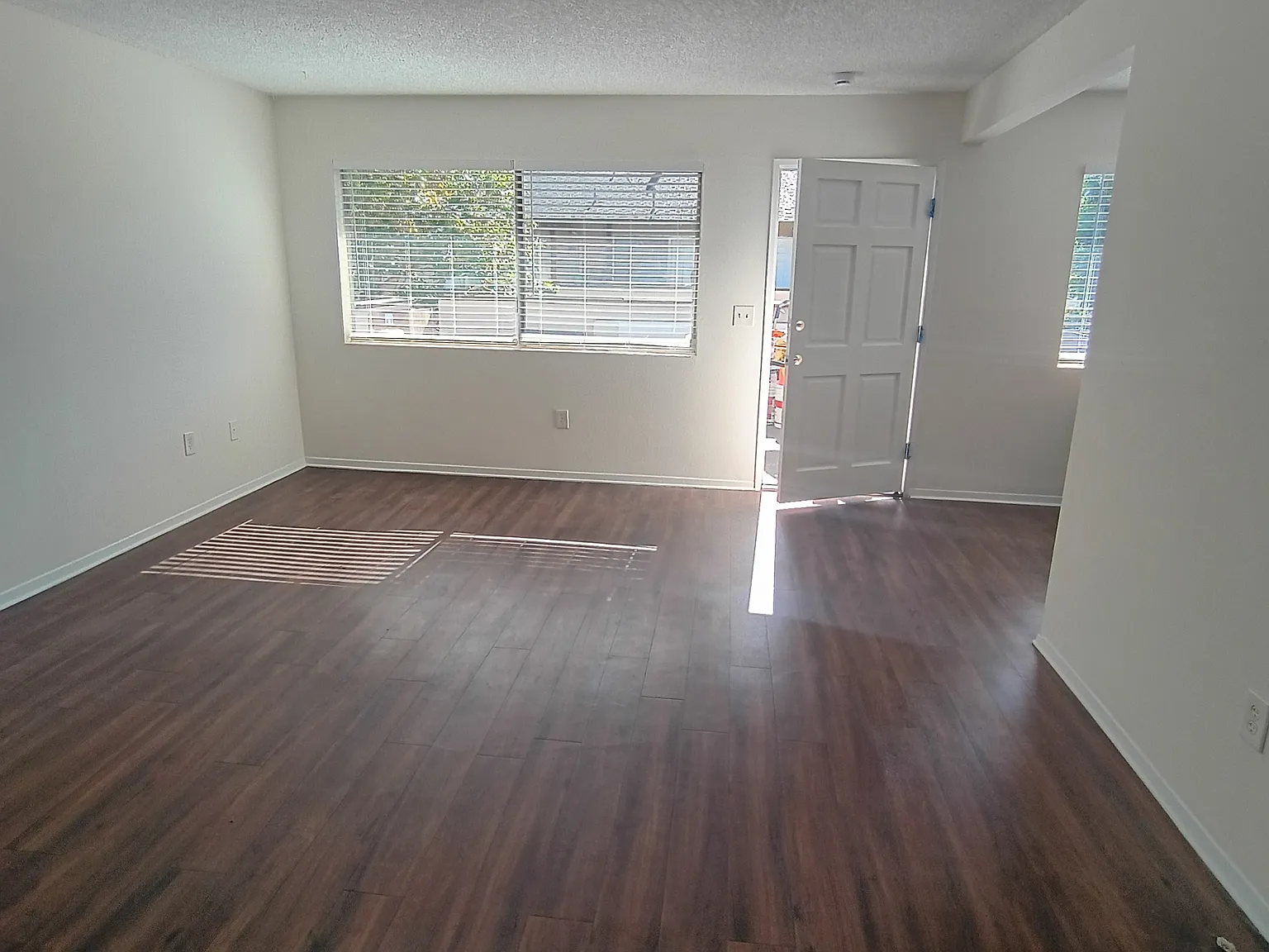 2 bed, 1.5 bath, 1200 sqft, $2,900 — Photo 2
