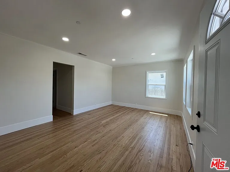 8640 Baring Cross St — Photo 3