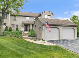 519 Old Barn Rd, Lake Barrington, IL 60010