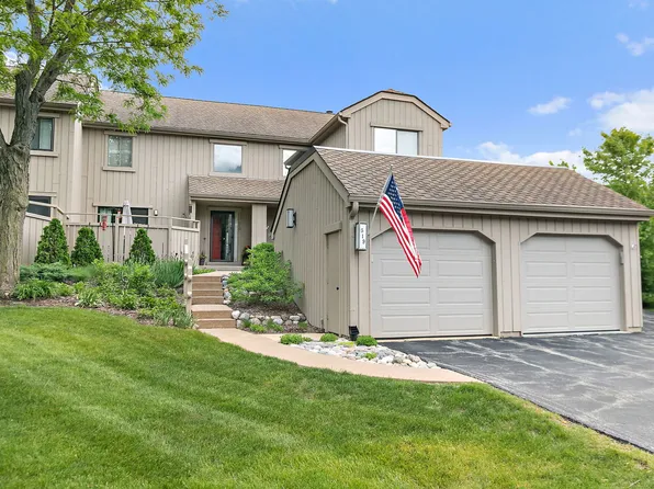 519 Old Barn Rd, Lake Barrington, IL 60010