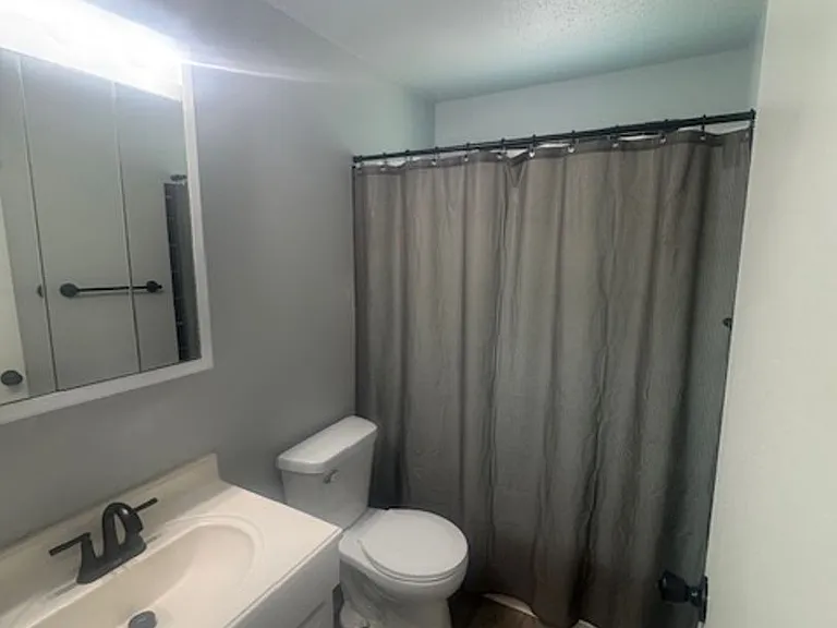 410 Hickory Cir — Photo 6