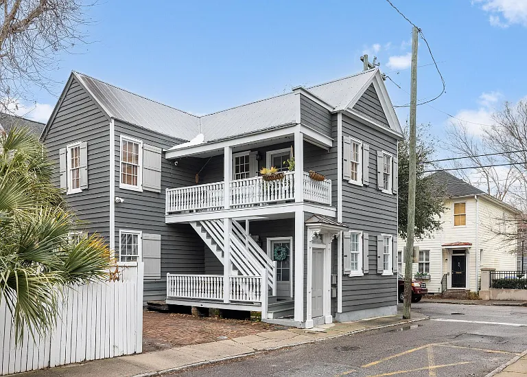 29 Sires St #A — Photo 1