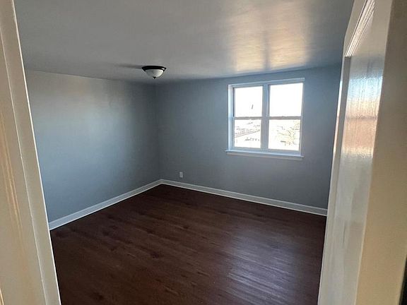 2nd image of 2056 Robbins St