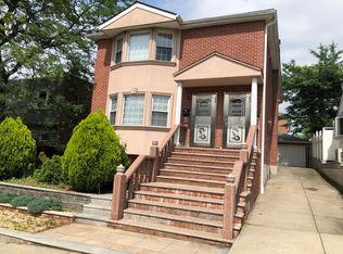 5815 254th St, Little Neck, NY 11362