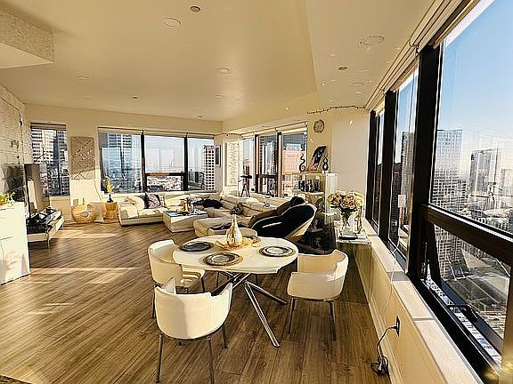 3rd image of 1100 Wilshire Blvd APT 3308