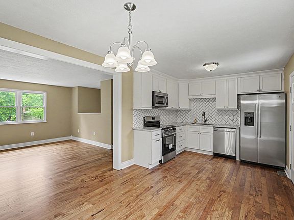 4th image of 6329 Clovernook Dr