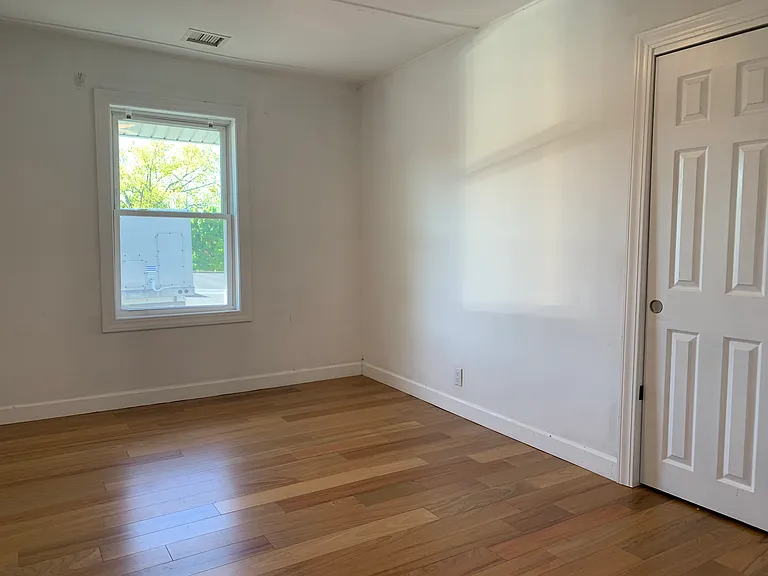 14 Bayville Ave #5 — Photo 6