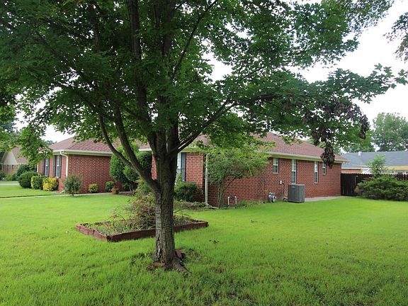 3rd image of 1114 Ashwood Dr