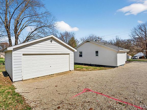 4th image of 2707 E Main St