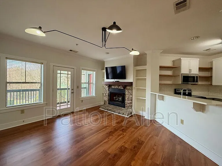 9 Kenilworth Knl #202 — Photo 4