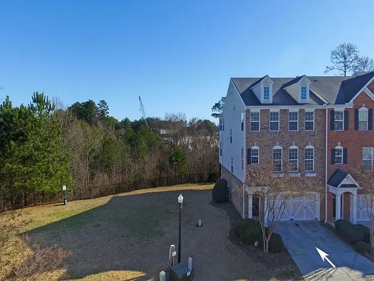 6135 Indian Wood Cir SE — Photo 2