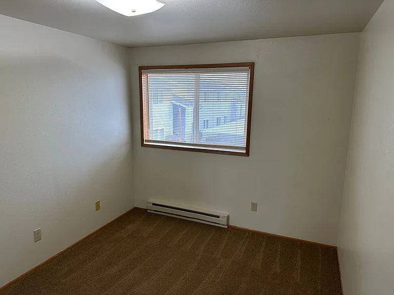 Sherman Oaks Apartments — Photo 22