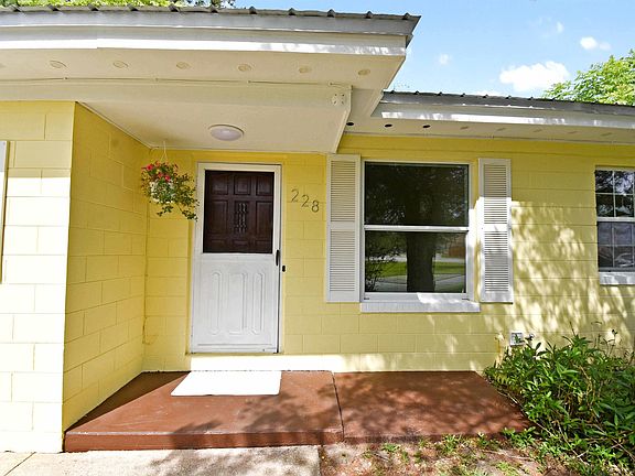 4th image of 228 Spring St