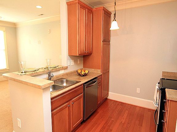 5th image of 727 Portstewart Dr