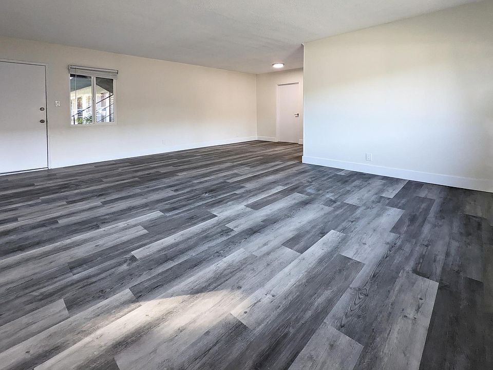 Living / Dining Area