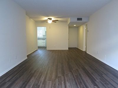 3rd image of 5045 Woodman Ave APT 111