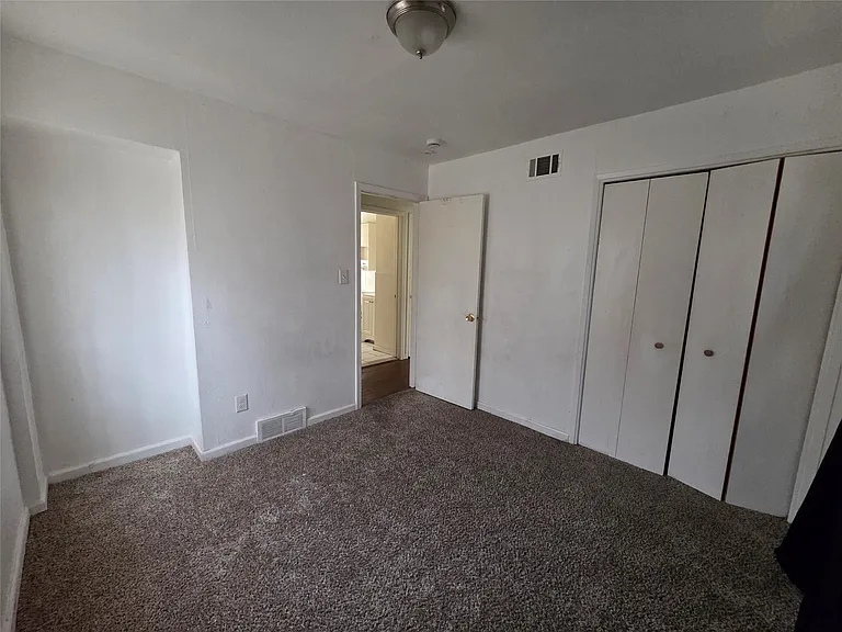 24511 Florence St — Photo 7