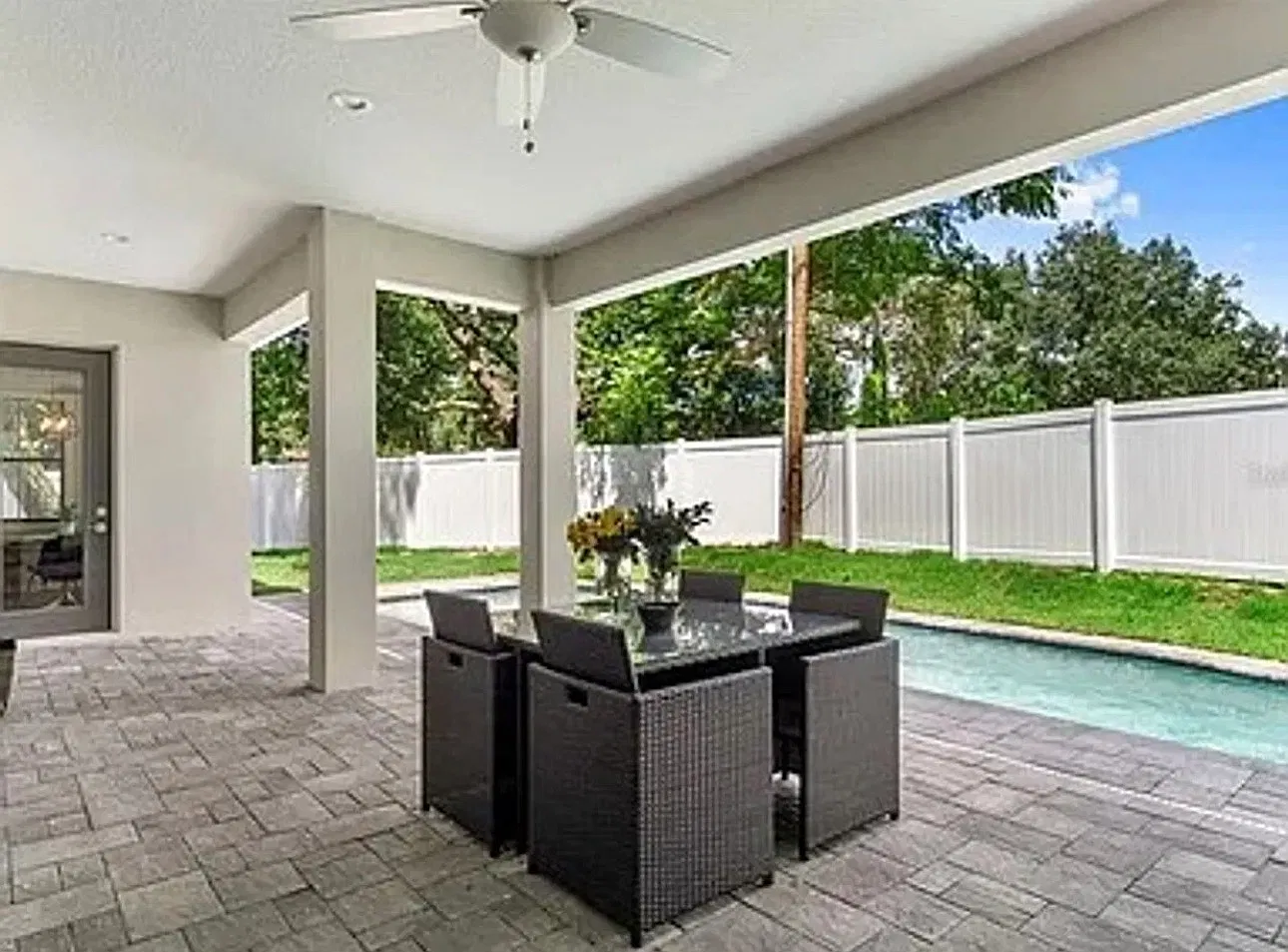 4 bed, 5.5 bath, 3300 sqft, $7,995 — Photo 4