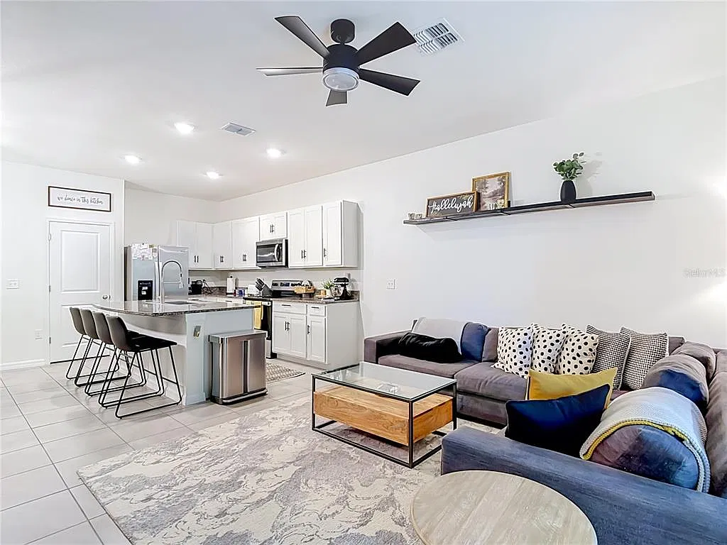3 bed, 2.5 bath, 1673 sqft, $2,600 — Photo 4