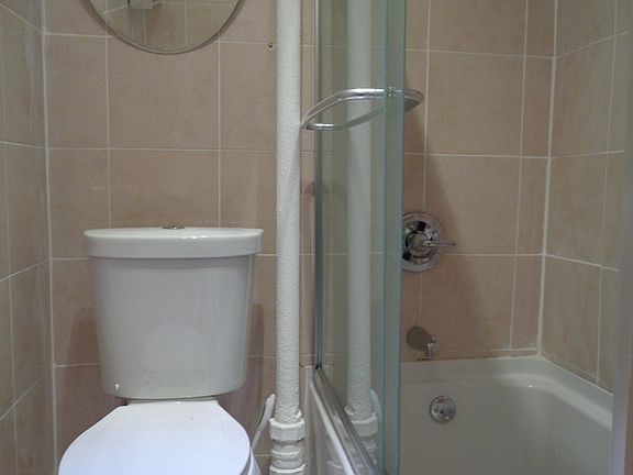 3rd image of 524 Sterling Pl APT 1L