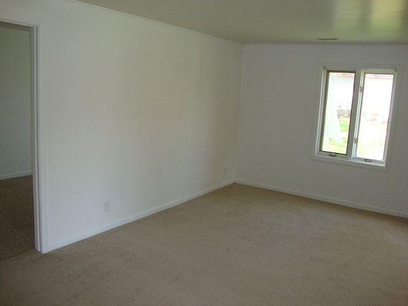 5th image of 33688 N Oakland Dr