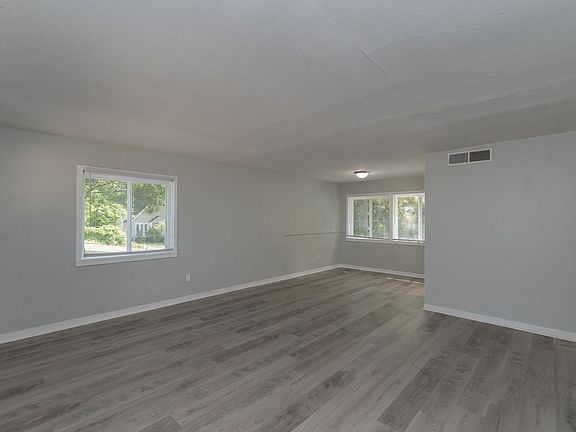 5th image of 651 Hutchinson Dr