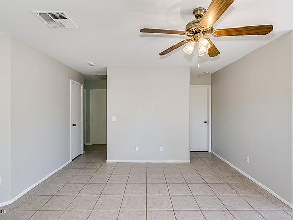 3rd image of 3102 W Salter Dr