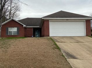 220 Long Meadow Dr, Vicksburg, MS 39180