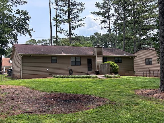2nd image of 488 Summerville Dr