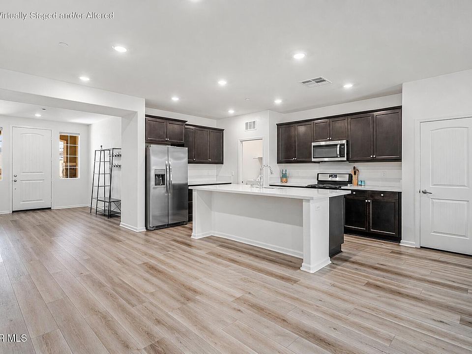 1st image of 2029 Boxwood St