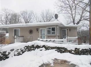 41 Riverview Dr, Rochester, NY 14623